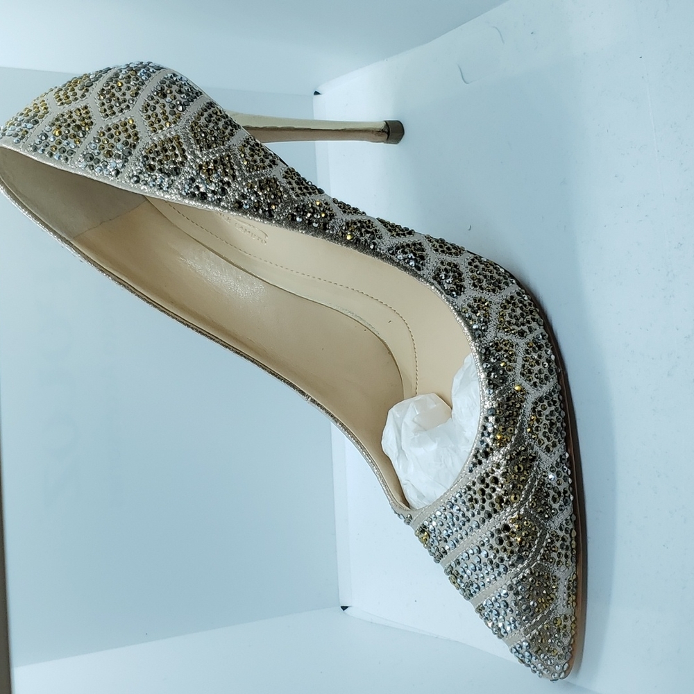 Imagine Vince Camuto Pump